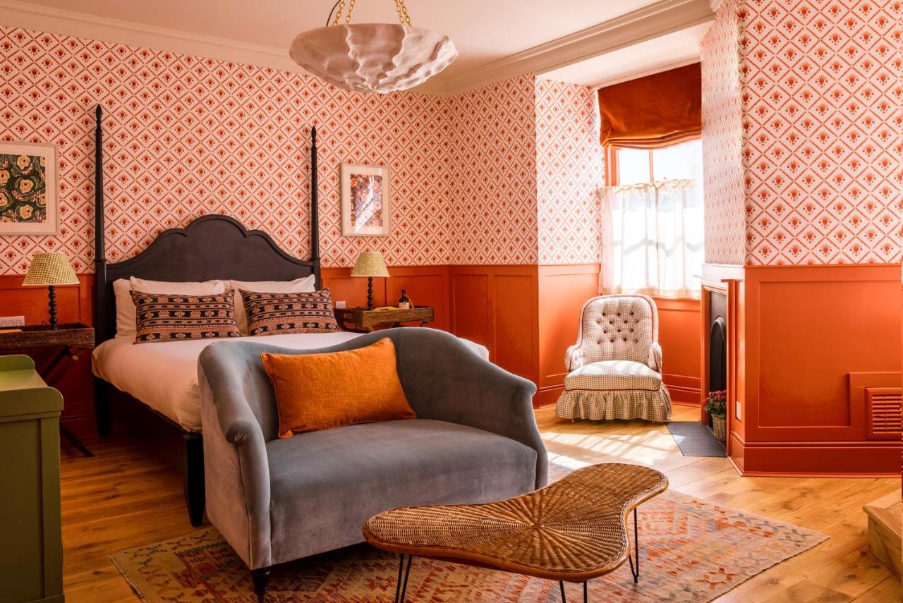 米特酒店 泰晤士河畔京士顿 外观 照片 A bedroom at The Mitre