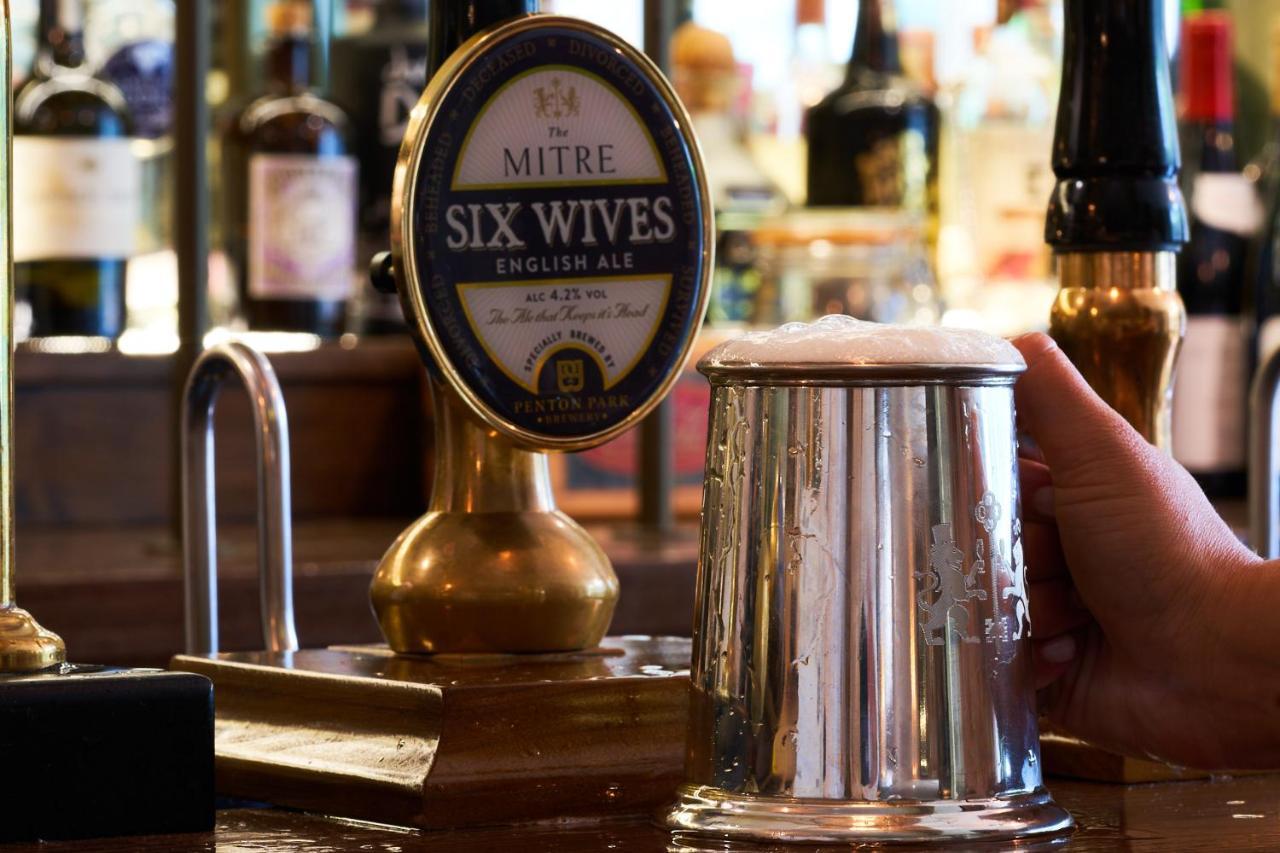 米特酒店 泰晤士河畔京士顿 外观 照片 Mitre Six Wives
