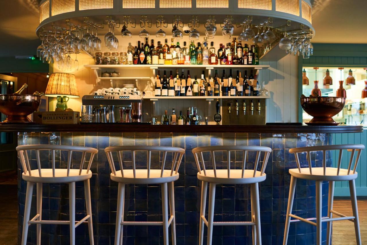 米特酒店 泰晤士河畔京士顿 外观 照片 The bar at the River Café