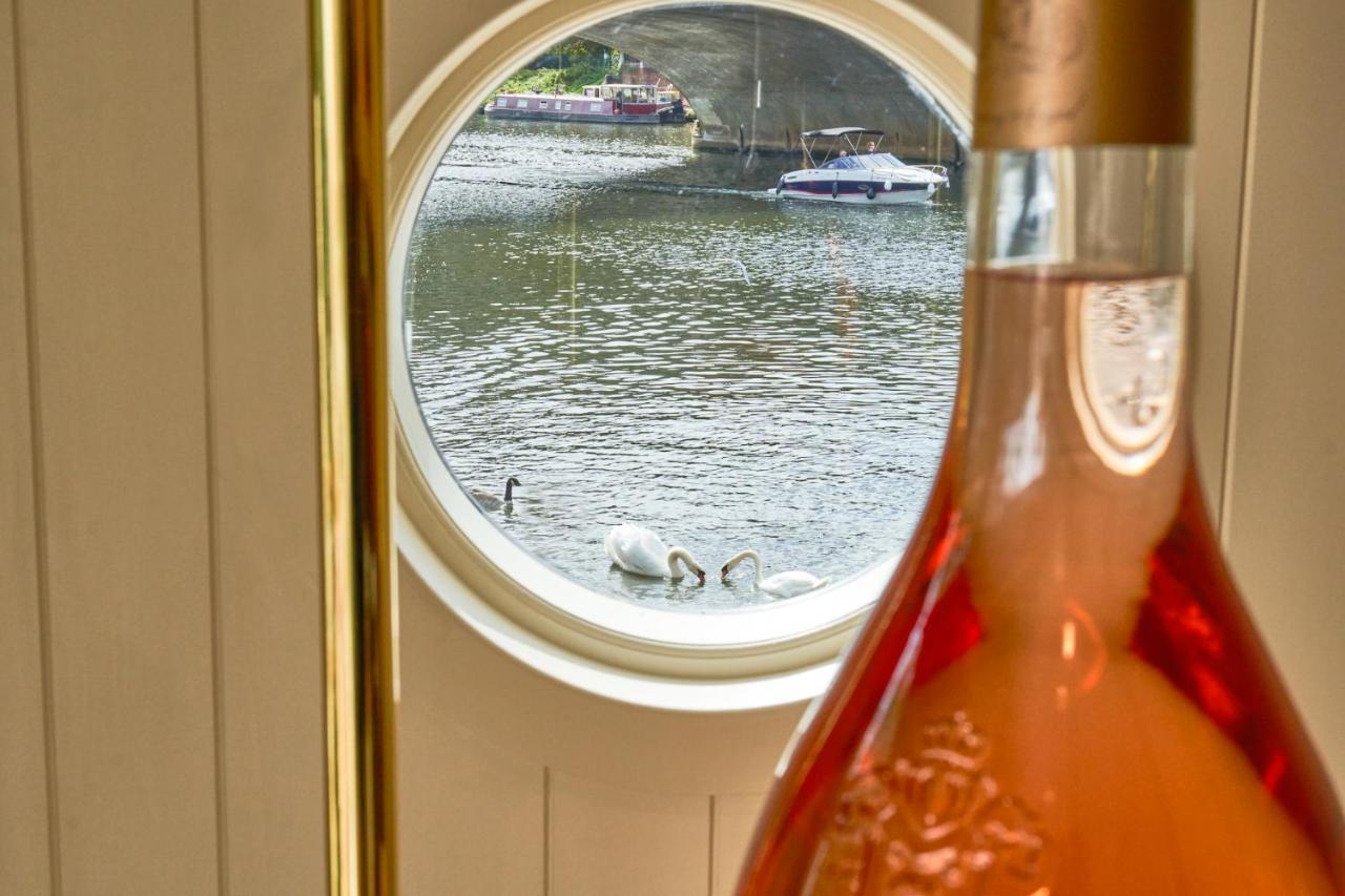 米特酒店 泰晤士河畔京士顿 外观 照片 A view of the River Thames from the window of a bedroom at The Swan