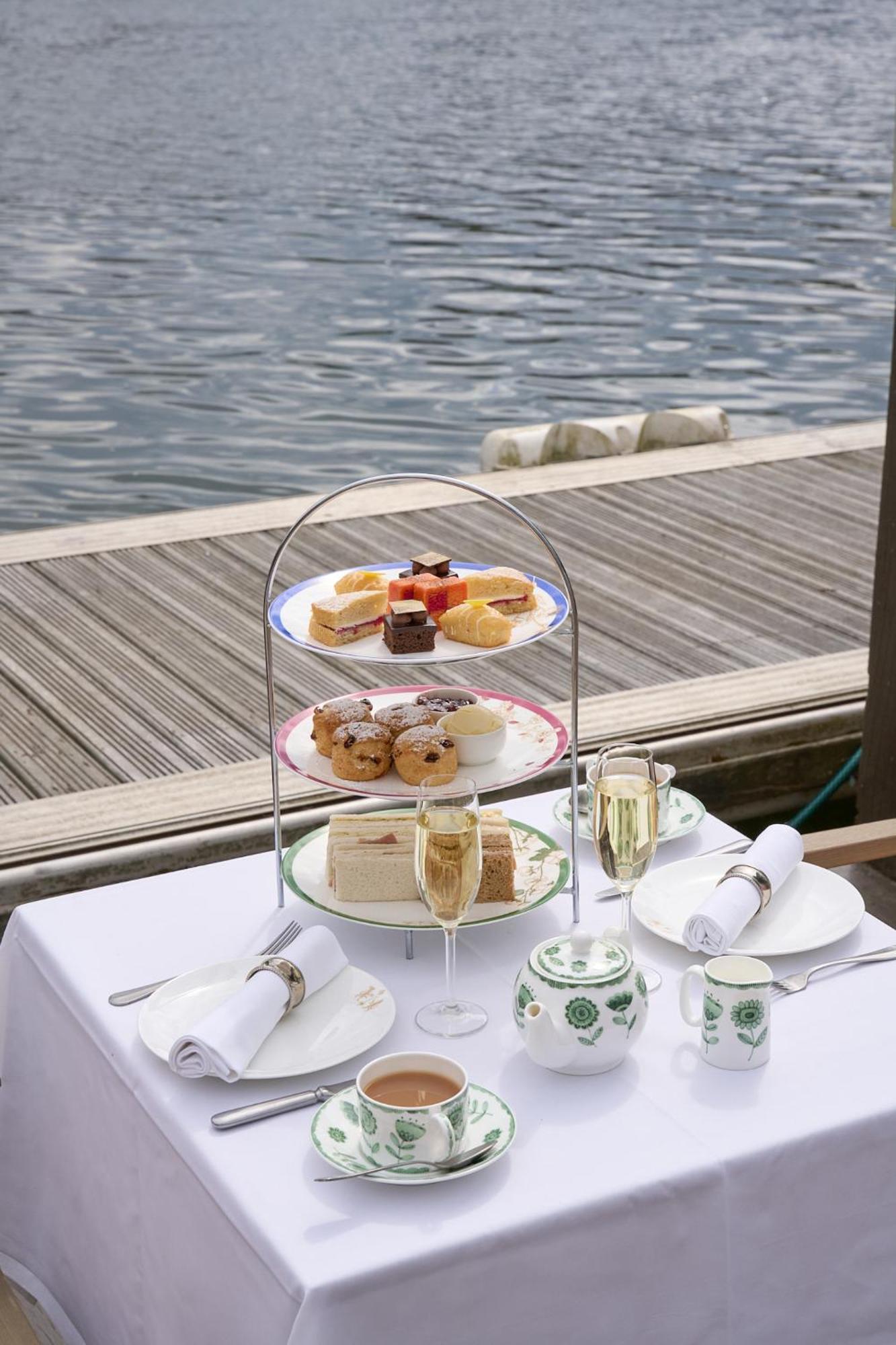 米特酒店 泰晤士河畔京士顿 外观 照片 Afternoon tea at the InterContinental Sydney